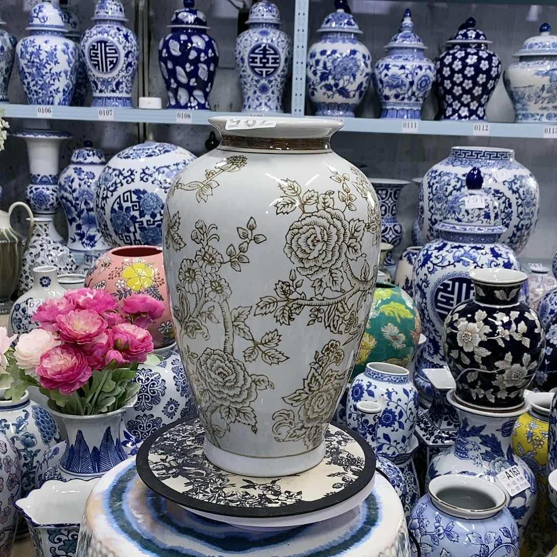 【闪购商品】摆件金咖色萝卜瓶瓷器………………………………