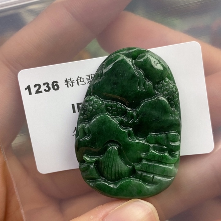 颈饰未镶嵌翡翠片***红