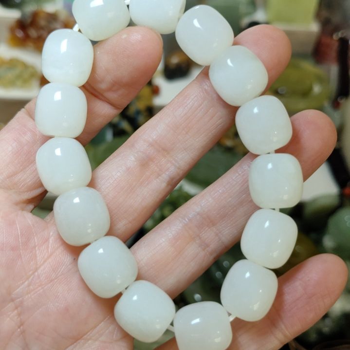 岫玉未镶嵌挂坠款式