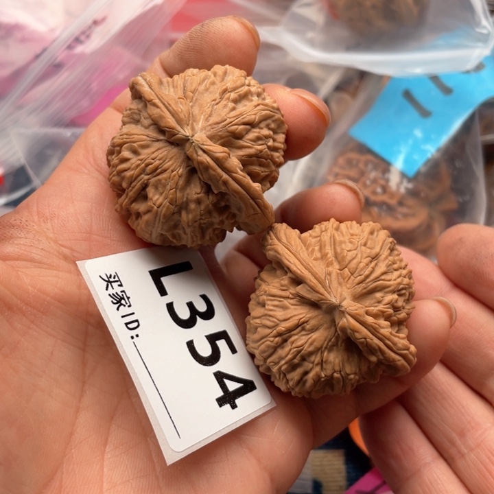 文玩核桃把件白狮