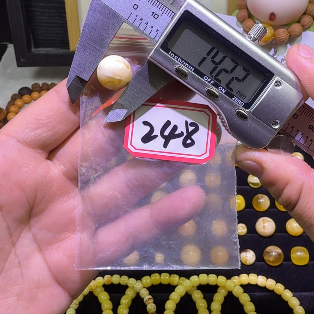 蜜蜡未镶嵌珠宝奇石