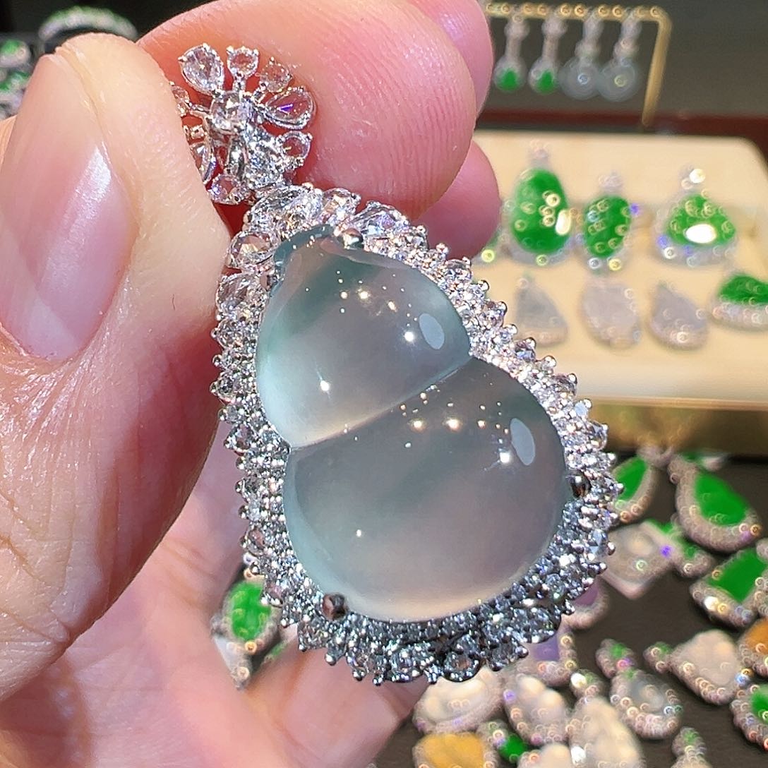 翡翠颈饰18K金镶嵌翡翠