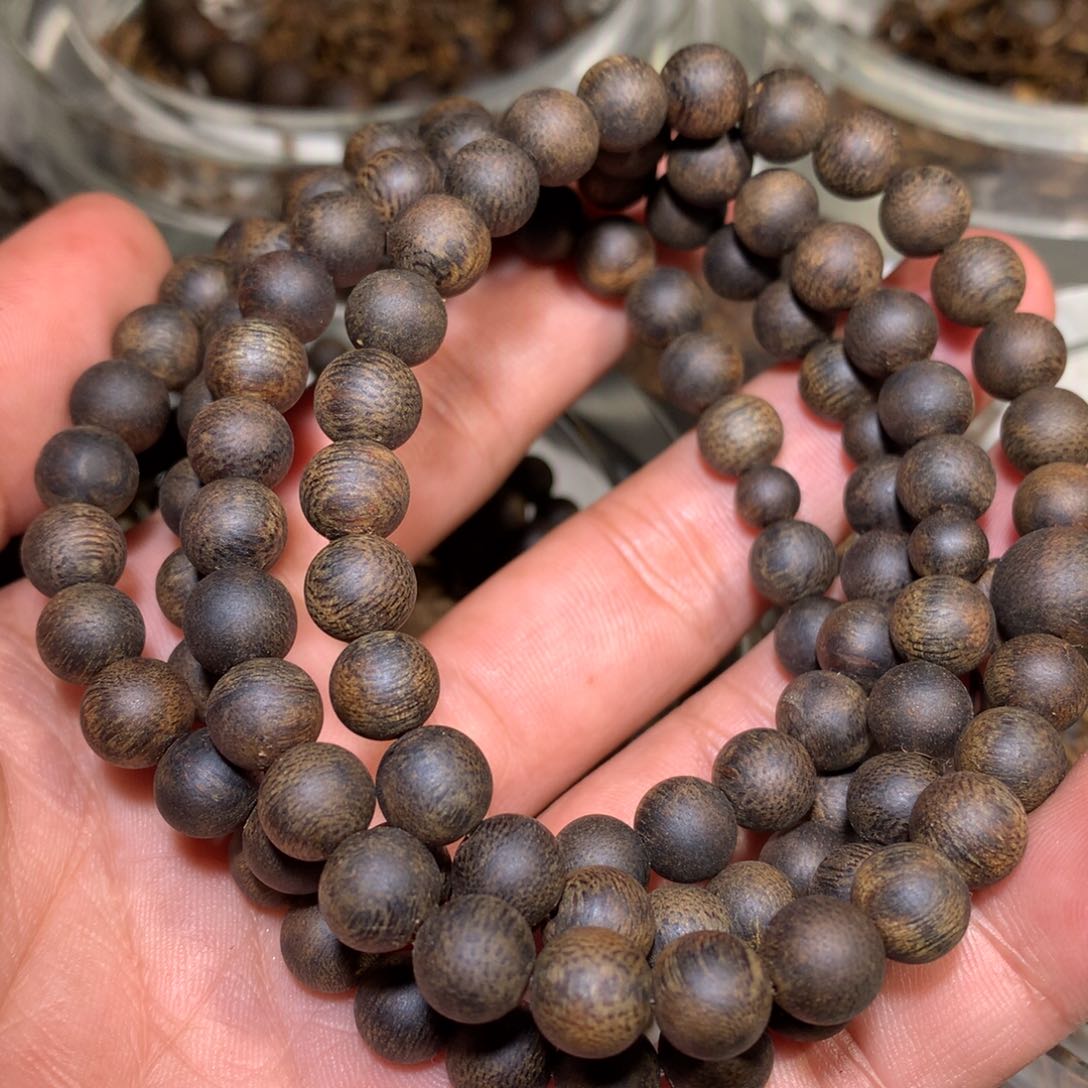 手串沉香聚****）绿棋楠沉香08多圈