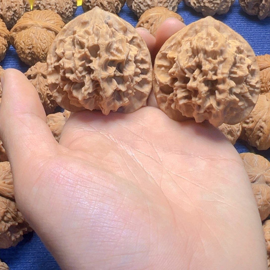 文玩核桃吊坠帝王48