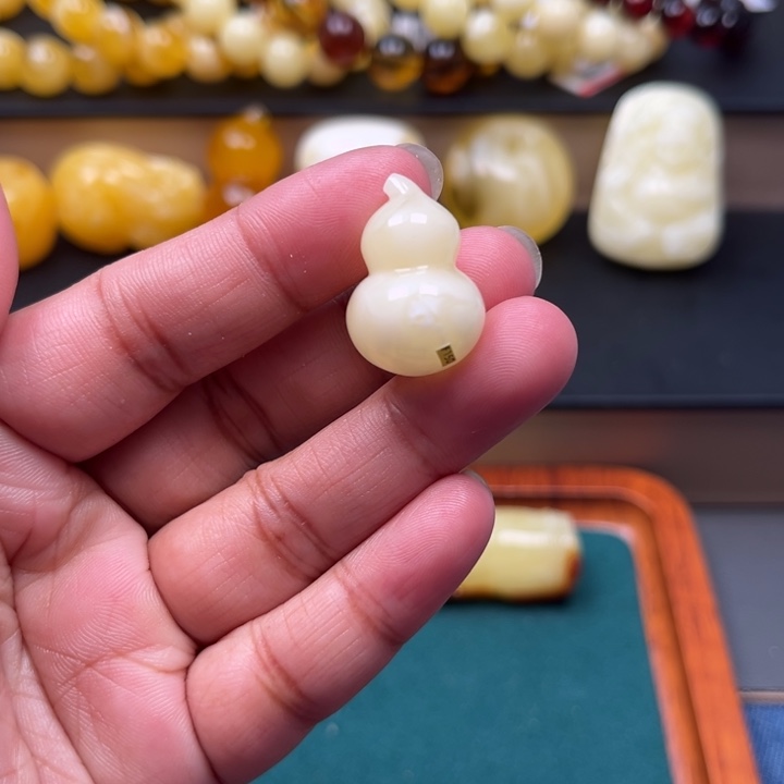 琥珀未镶嵌珠宝奇石M1950号白蜡葫芦
