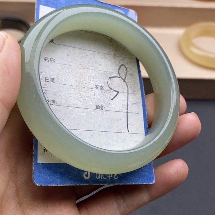 石英质玉未镶嵌手镯