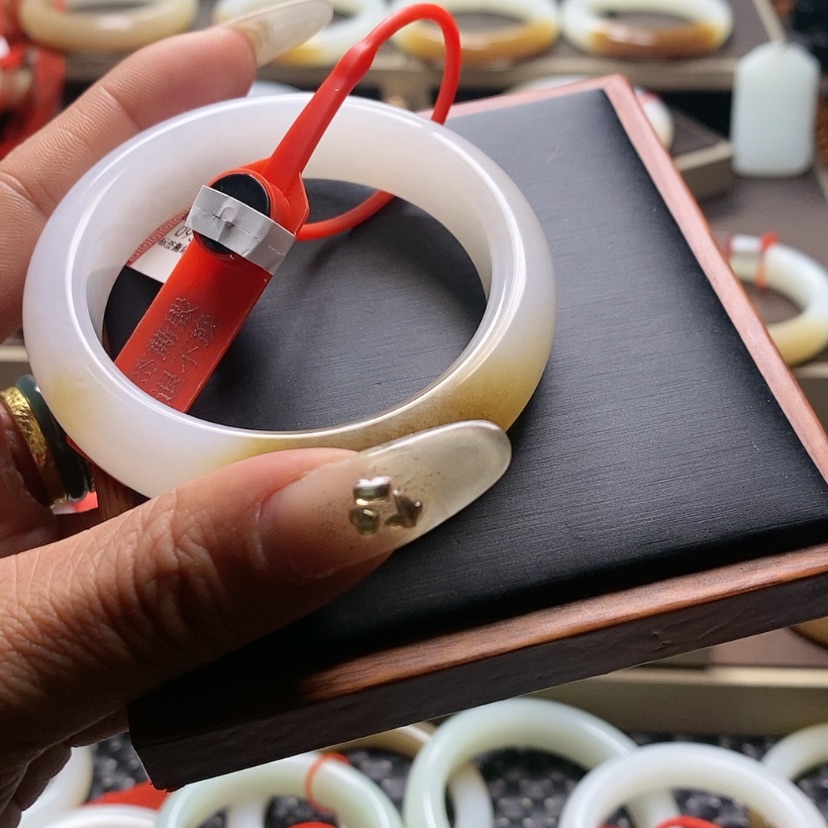 【闪购商品】和田玉手镯未镶嵌璀*