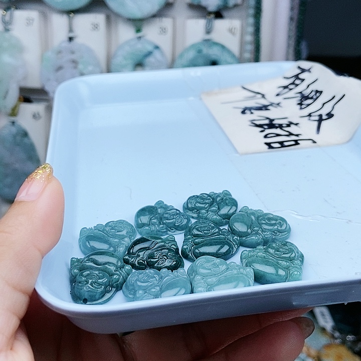 颈饰足铂镶嵌翡翠翡翠