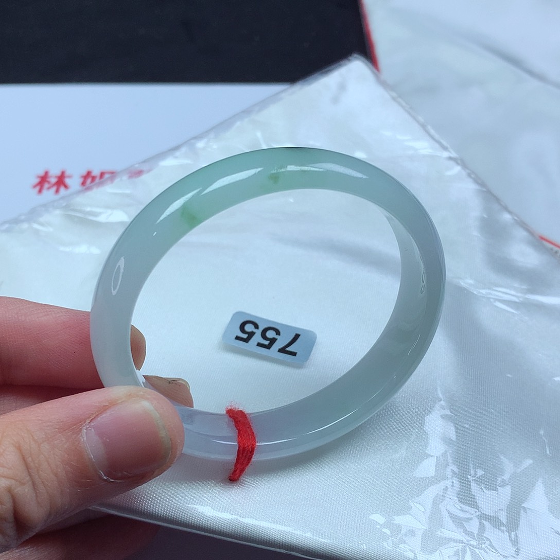 翡翠手镯未镶嵌披****?54贵妃