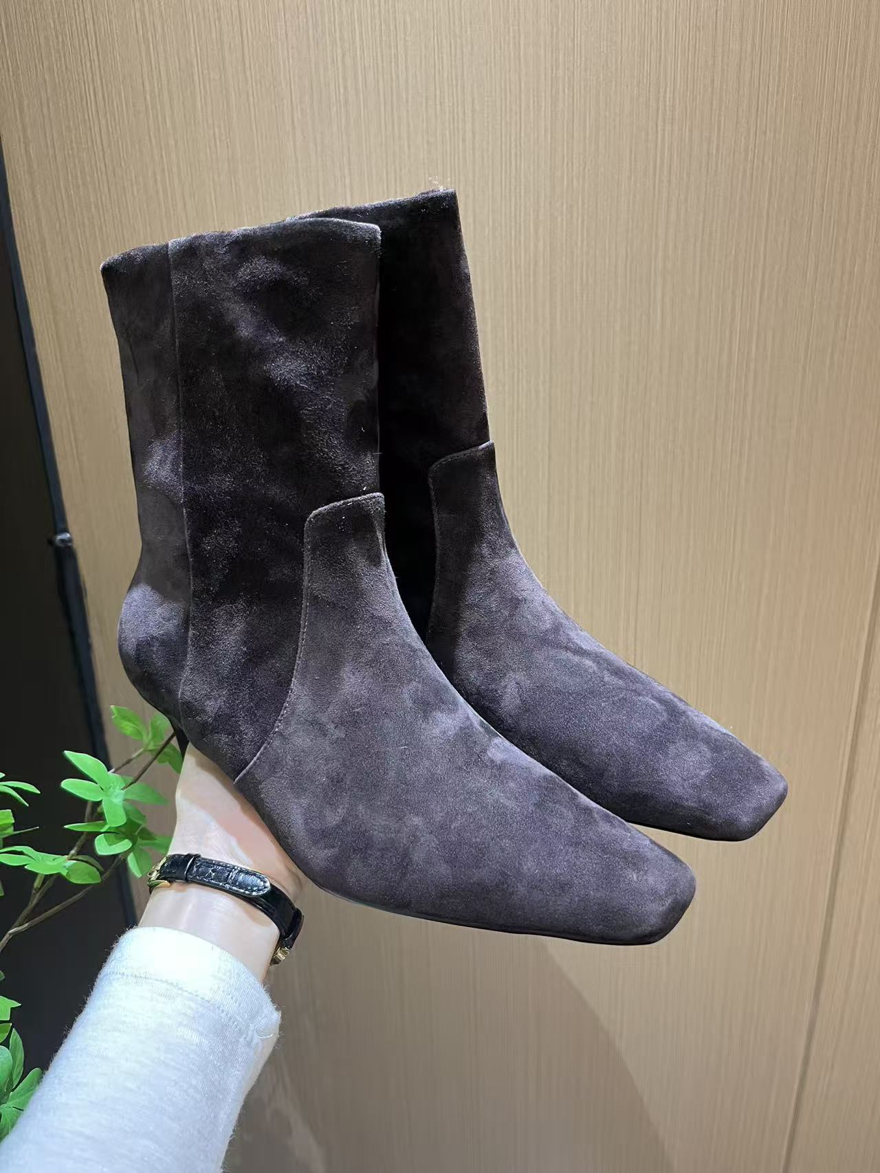 时装靴细跟短靴瘦瘦靴女靴粗跟气质尖头女鞋弹力秋冬