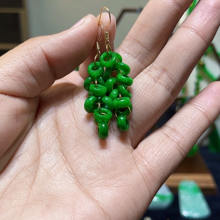 翡翠颈饰未镶嵌耳饰