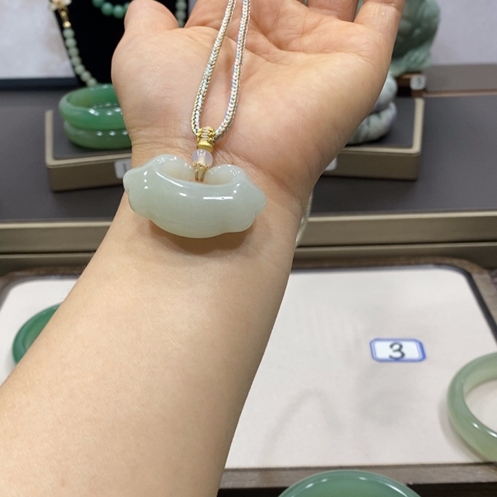 东陵石未镶嵌颈饰