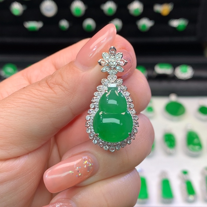 翡翠吊坠(不含链)18K金镶嵌