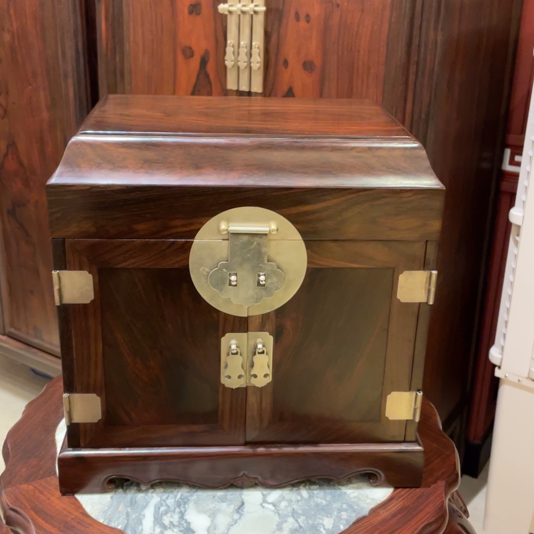 红酸枝木类成套家具