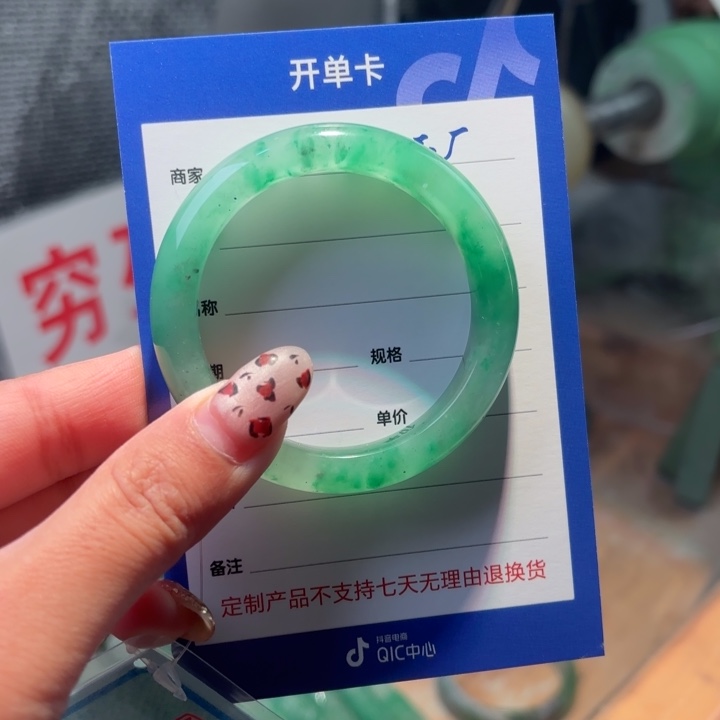 凉***石英质玉未镶嵌手镯