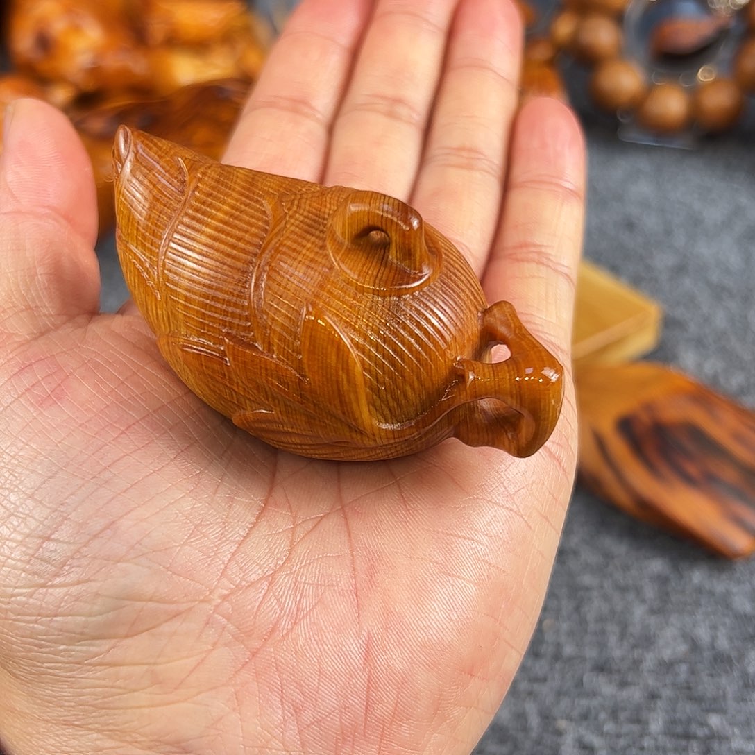 柏木太行崖柏溏心手把件