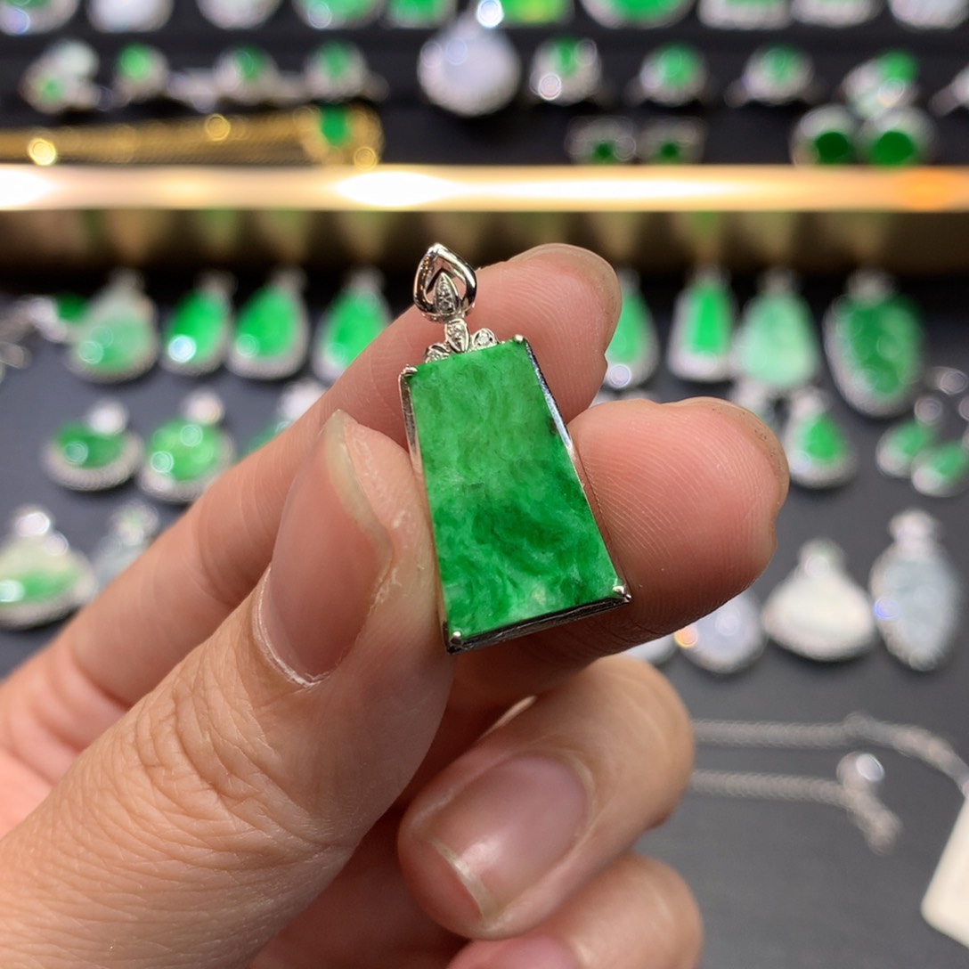 翡翠吊坠(不含链)18K金镶嵌