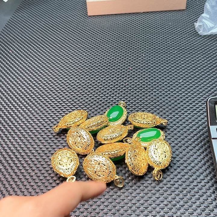 翡翠颈饰未镶嵌啊啊