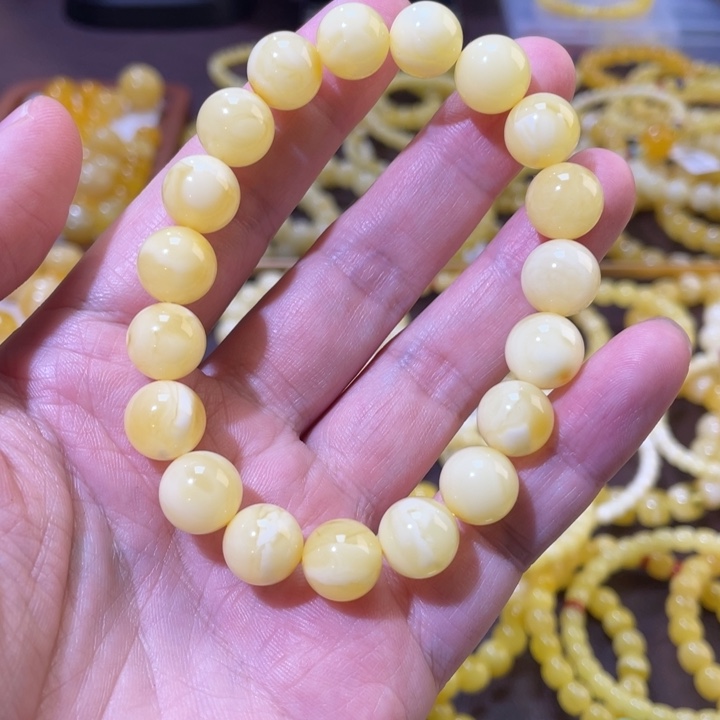 娜****琥珀未镶嵌手链10.7 mm13克