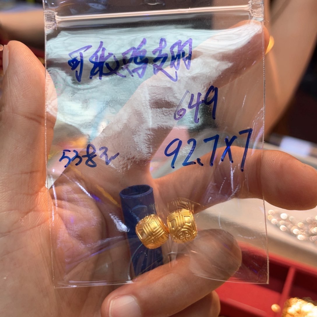 颈饰18K金镶嵌和田玉可**翅