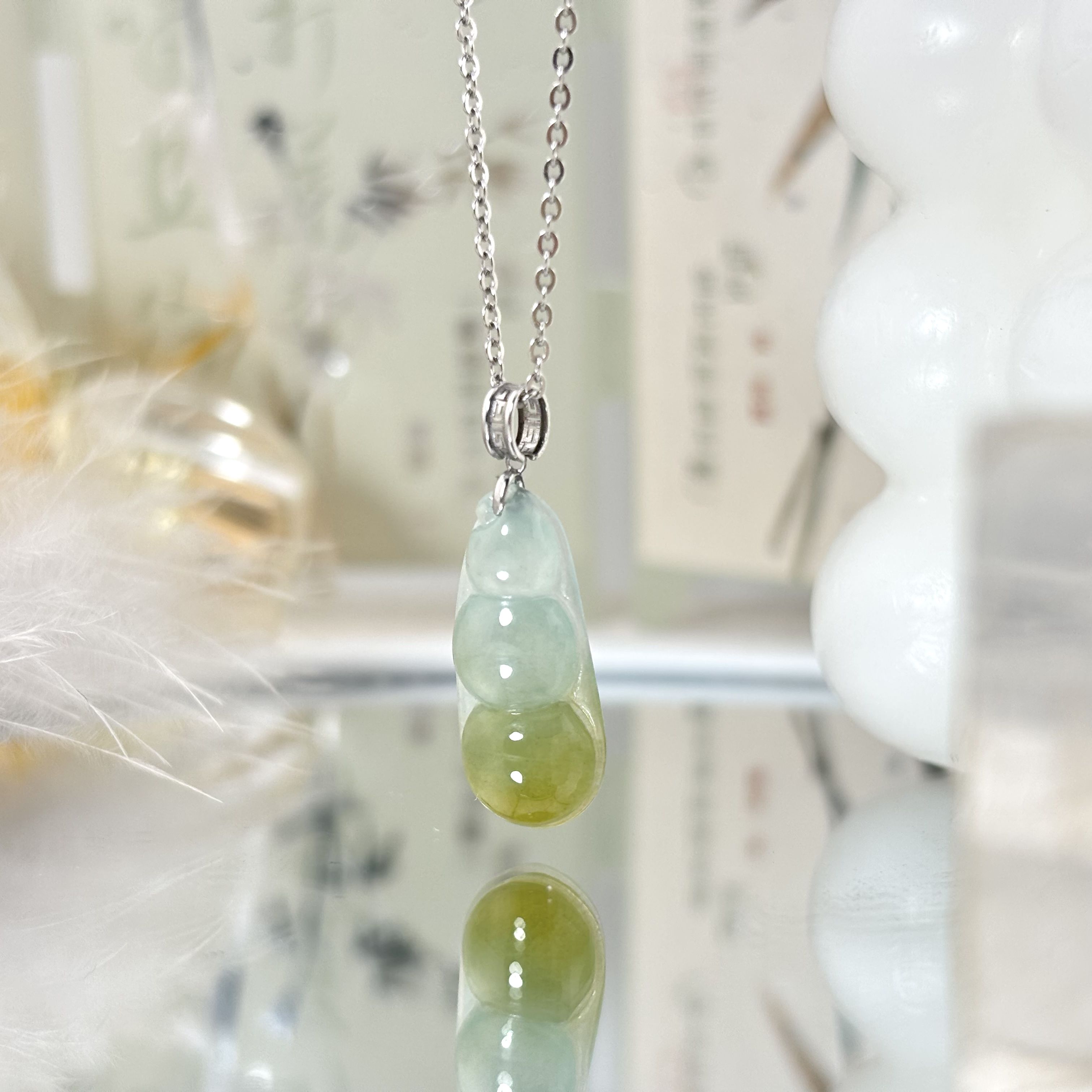 【绿福珠缘】天然缅甸A货翡翠18k金镶冰黄豆子四季豆（裸21x9*2x4*2）