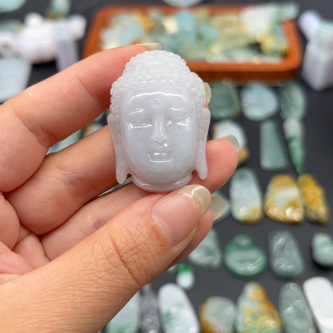 翡翠未镶嵌颈饰佛头