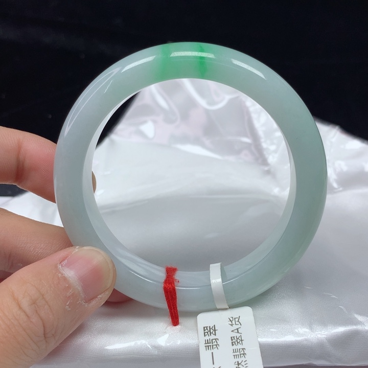 翡翠手镯（圆镯）未镶嵌54.8