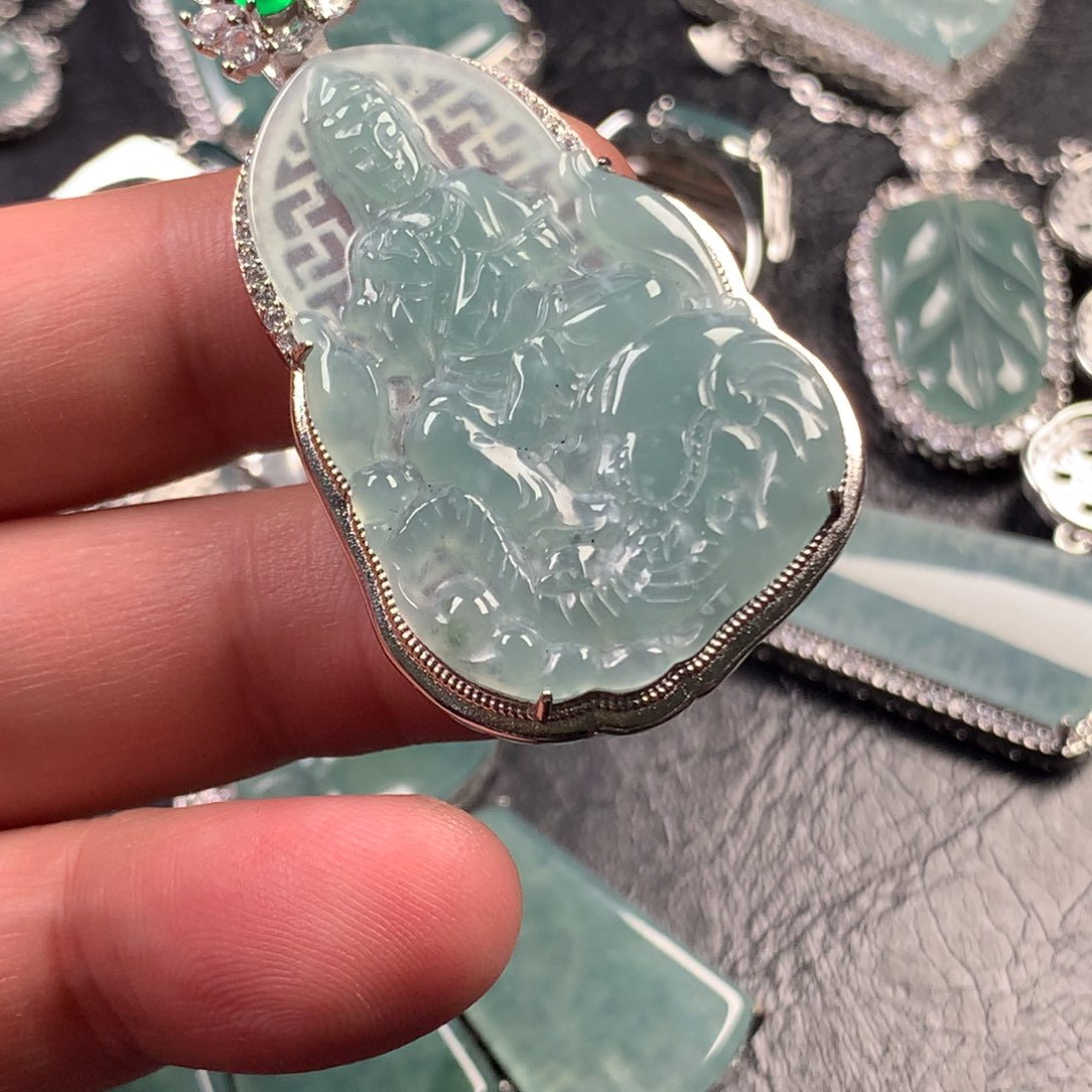翡翠未镶嵌颈饰普贤