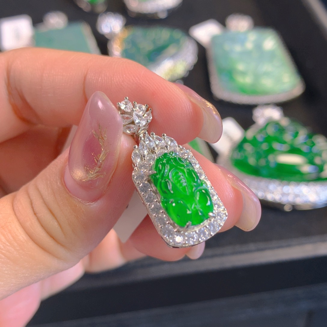 翡翠颈饰银S925镶嵌翡翠