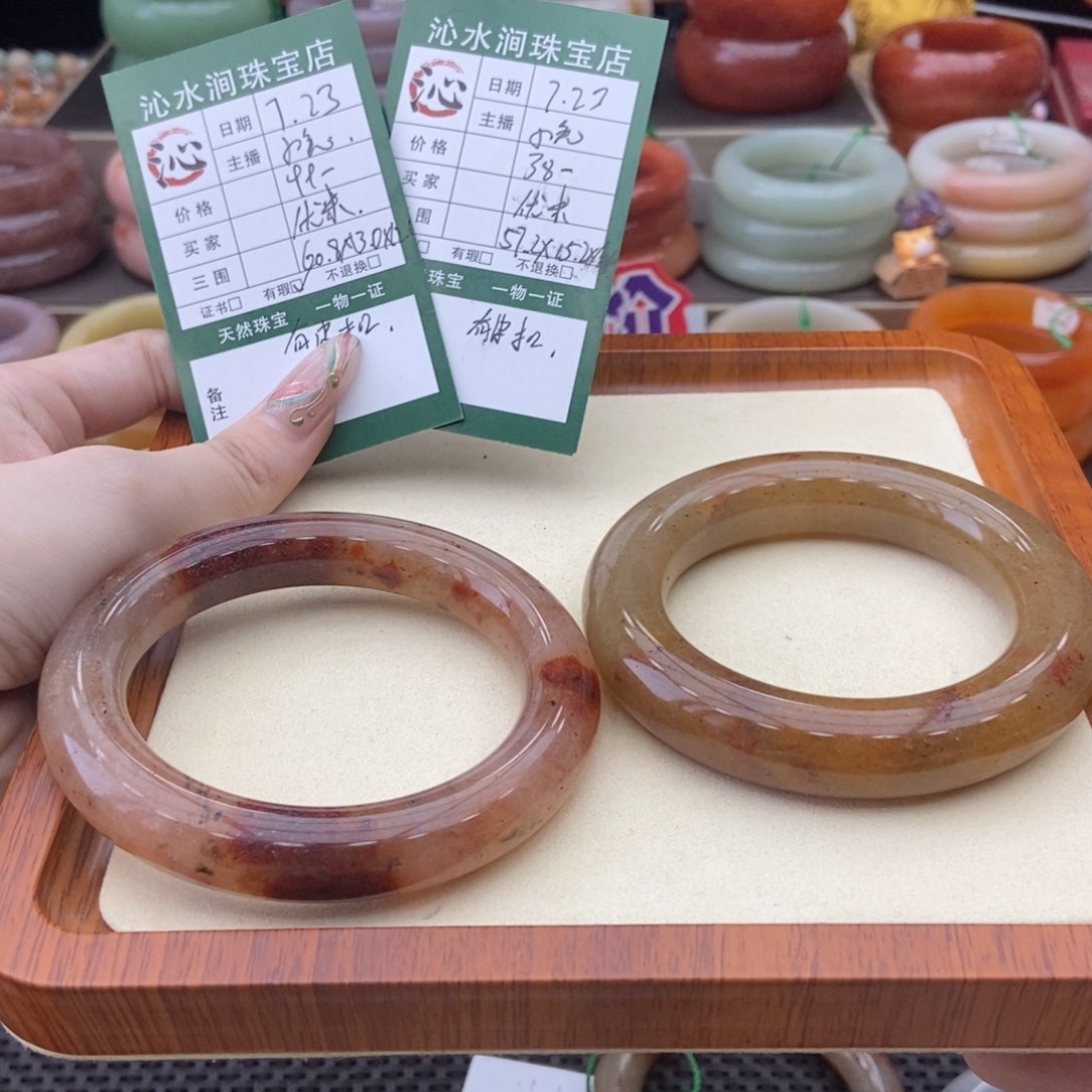 优****石英质玉手镯未镶嵌