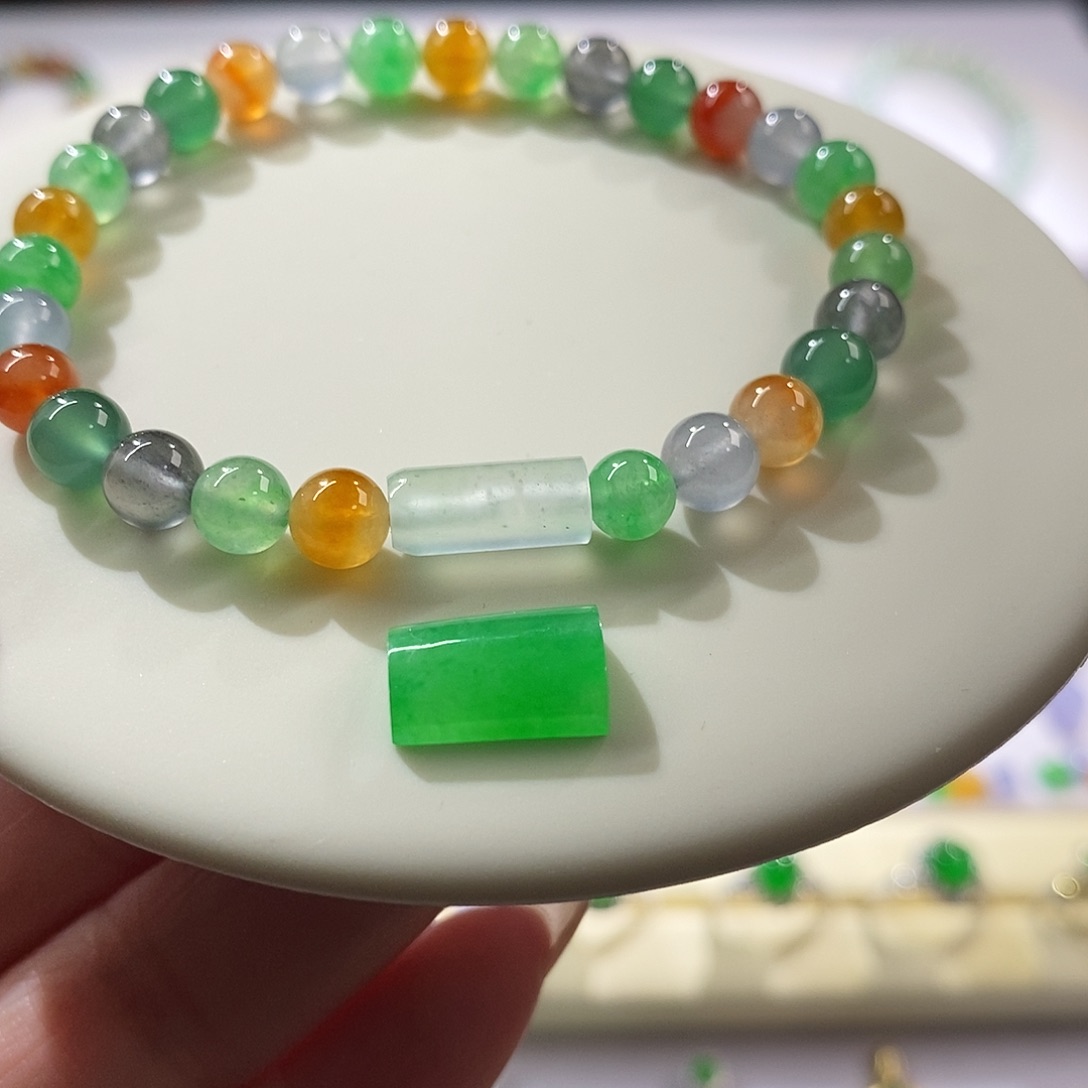 翡翠裸石冰阳绿马鞍随行