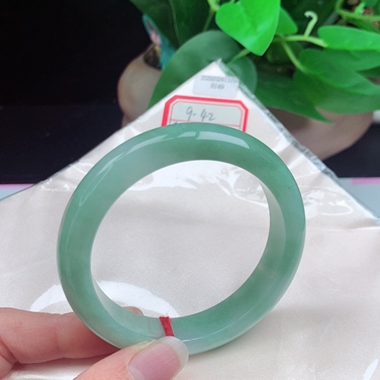 翡翠手镯未镶嵌        正圈57+ 