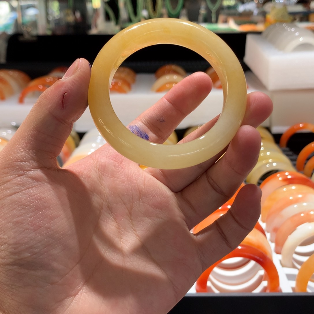 未镶嵌手镯石英质玉