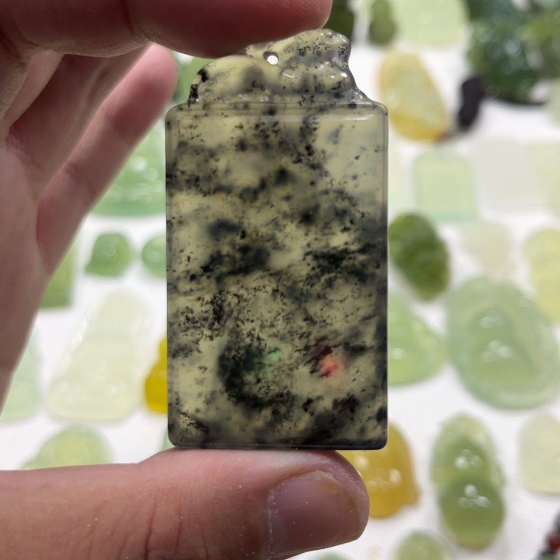 岫玉未镶嵌颈饰天然岫玉未镶嵌颈饰