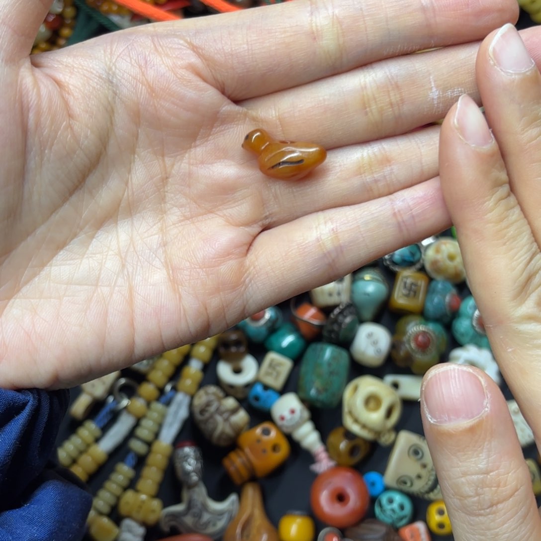 只买单纯的吊坠，没带链子，属的性质。无發*財