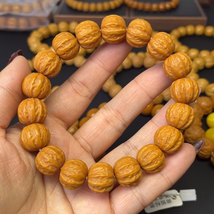 奔***，猴头核桃吊坠精品