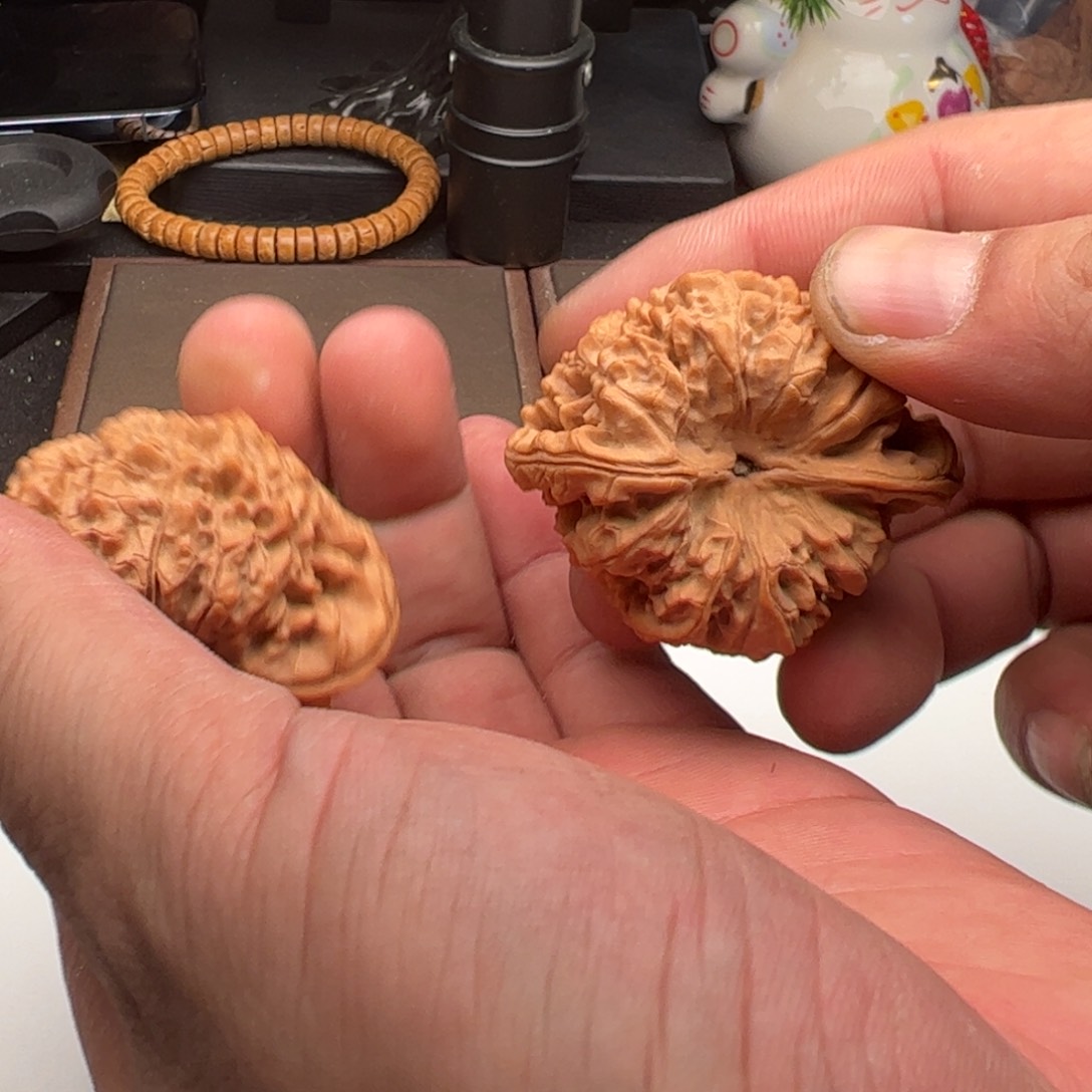 文玩核桃吊坠滢官帽54