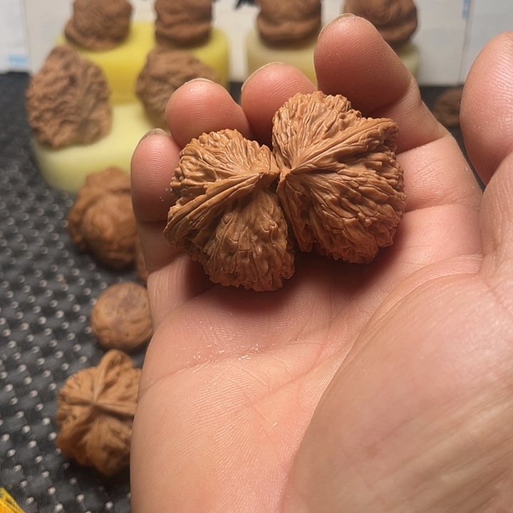 把件文玩核桃白狮子半壁异形