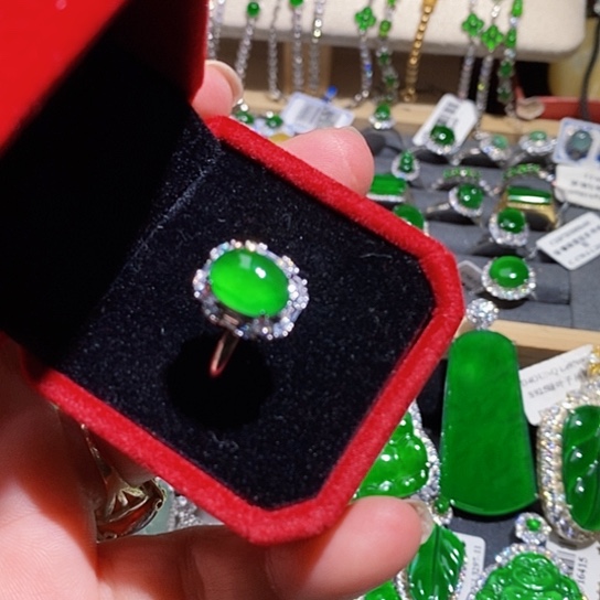 翡翠未镶嵌戒指戒指