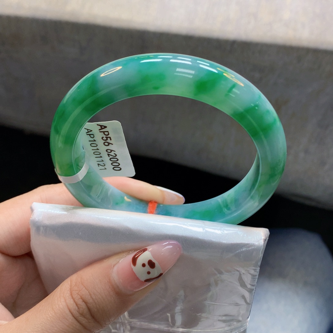 翡翠手镯未镶嵌：*字莫莫26