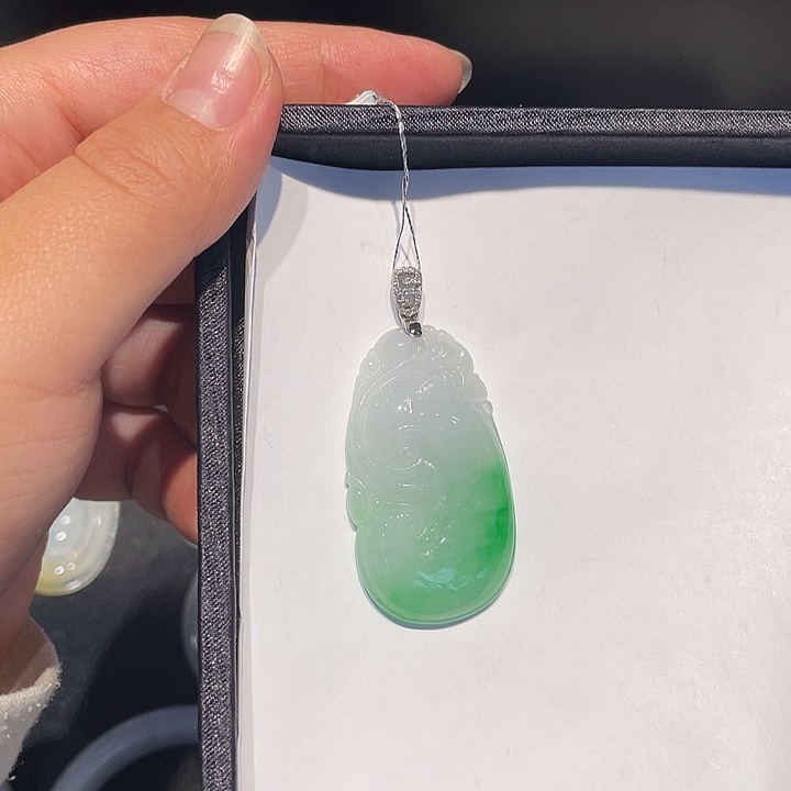 翡翠18K金镶嵌颈饰翡翠挂件