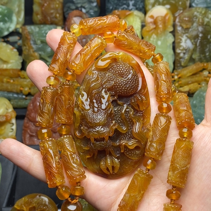 东***～蛇纹石玉未镶嵌颈饰