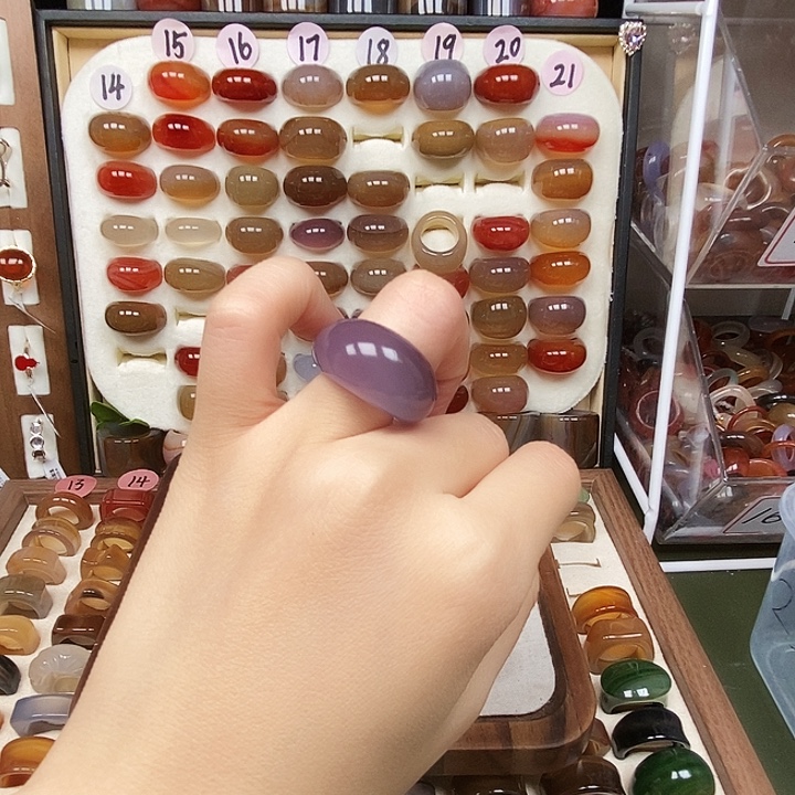 莫***明玛瑙/玉髓未镶嵌戒指