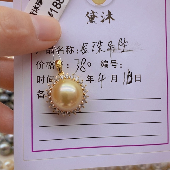 未镶嵌海水珍珠颈饰