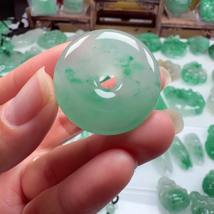 颈饰未镶嵌石英质玉