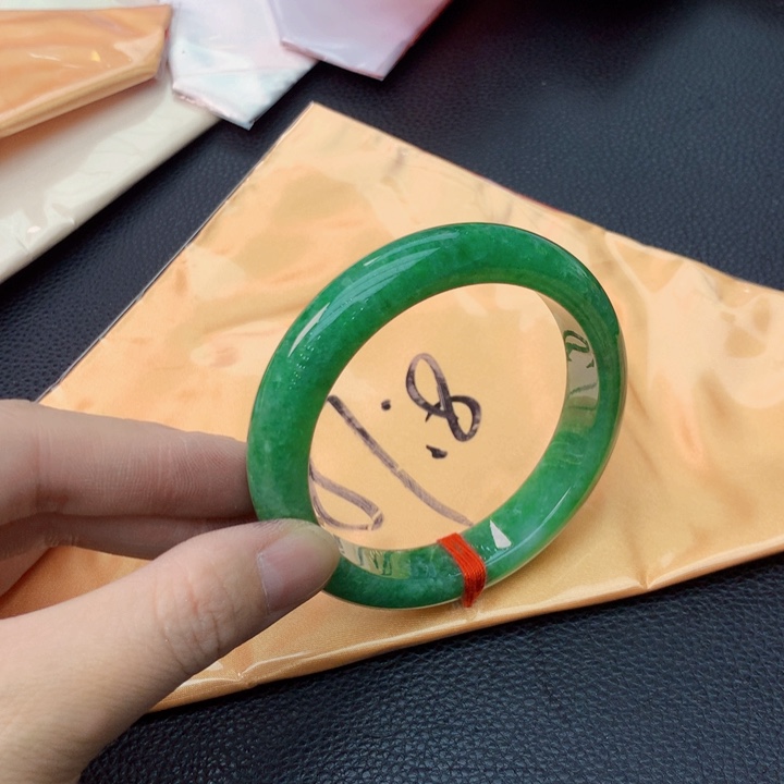翡翠手镯未镶嵌翡翠手镯