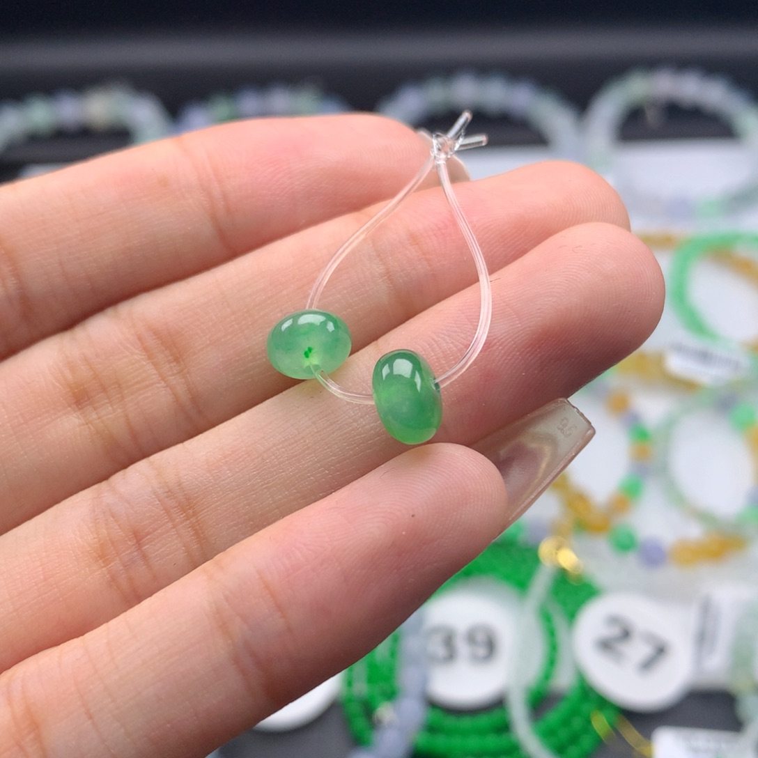 未镶嵌翡翠手链卡