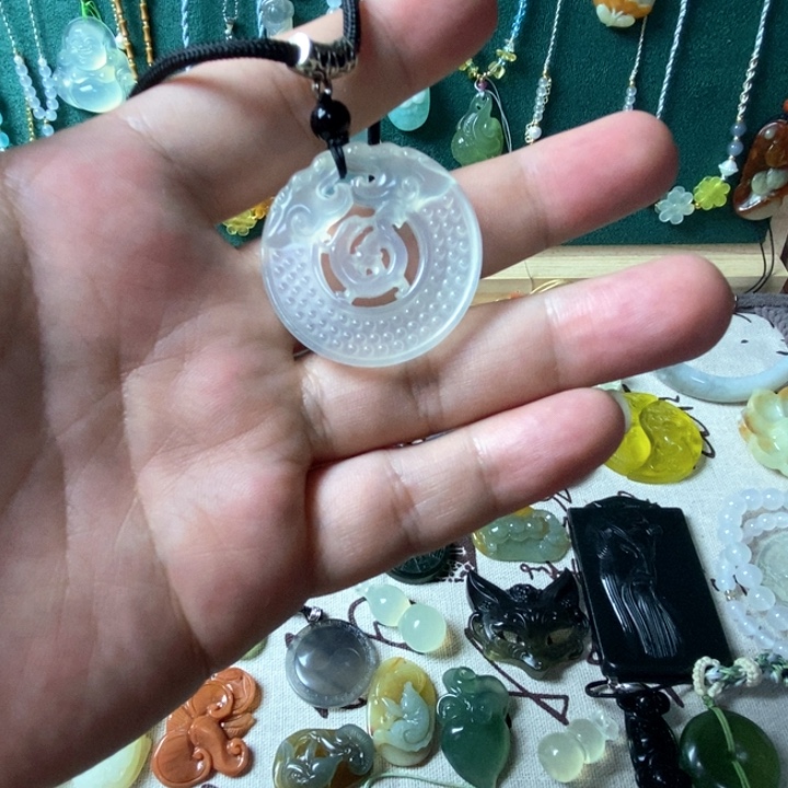 蛇纹石玉合金颈饰