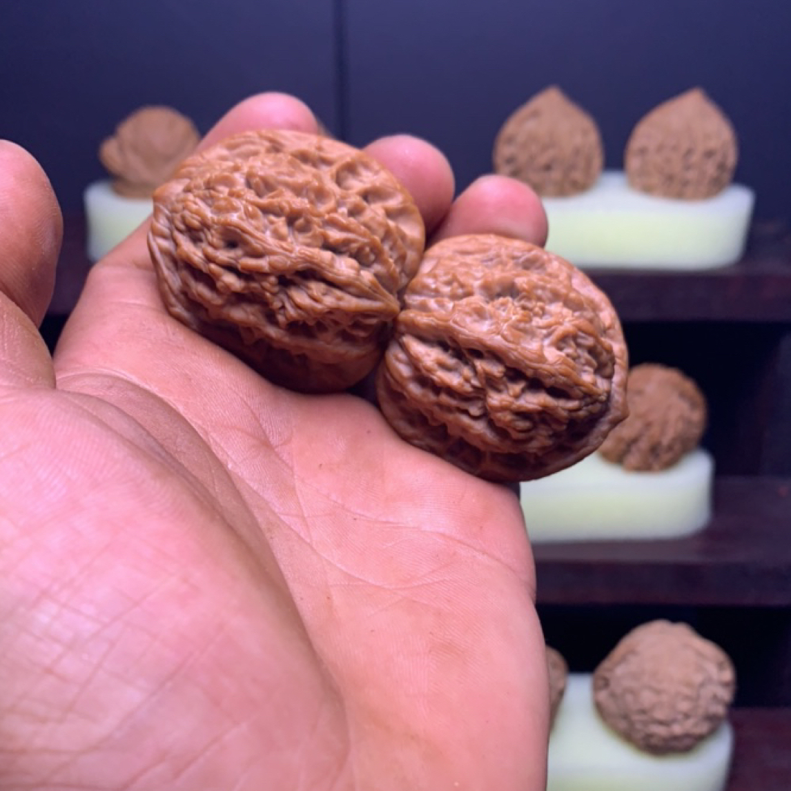 全品无修天然红皮麦穗虎头文玩核桃把件