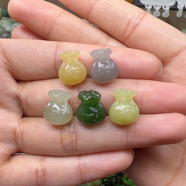 和田玉未镶嵌颈饰128一个多样性发其一